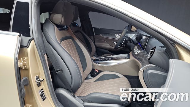 Mercedes-Benz AMG GT 4Door 43 4MATIC+ Dynamic golden daylight 2023 — фото 11