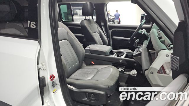 Land Rover Defender (L663) 110 D240 SE 2020 — фото 16