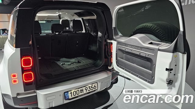 Land Rover Defender (L663) 110 D240 SE 2020 — фото 24
