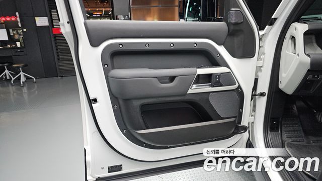 Land Rover Defender (L663) 110 D240 SE 2020 — фото 30