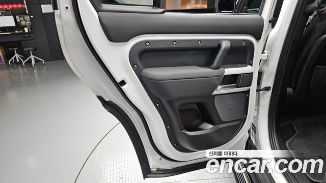 Land Rover Defender (L663) 110 D240 SE 2020 — фото 31