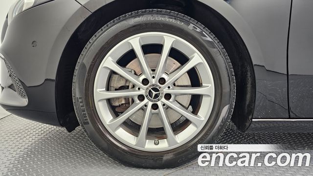Mercedes-Benz A-Class (W177) A220 Sedan 2020 — фото 5