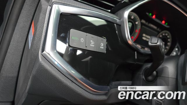 Audi Q3 (F3) 35 TDI Premium 2025 — фото 16