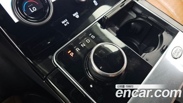 Land Rover Range Rover Velar 3.0 D300 R-Dynamic HSE 2018 — фото 9