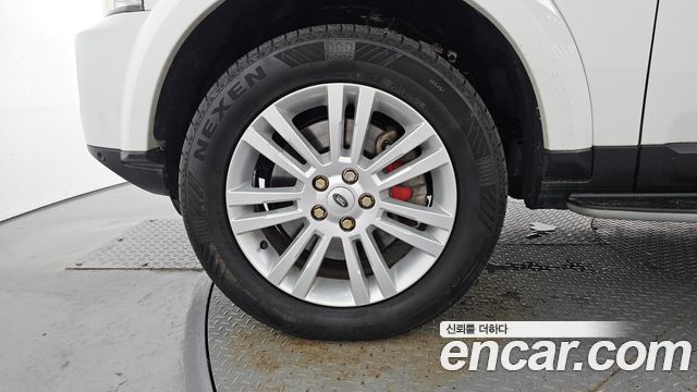 Land Rover Discovery 4 3.0 SDV6 HSE 2014 — фото 5