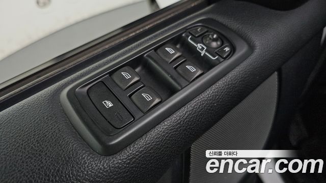 Land Rover Discovery 4 3.0 SDV6 HSE 2014 — фото 16