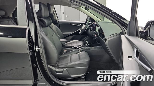 Kia Niro Prestige 2022 — фото 12