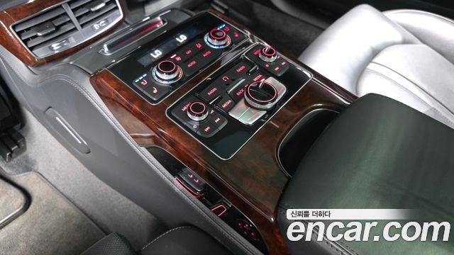 Audi A8 4.2 FSI Quattro LWB D4 2012 — фото 18
