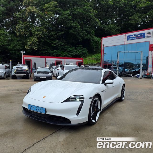 Porsche Taycan Base