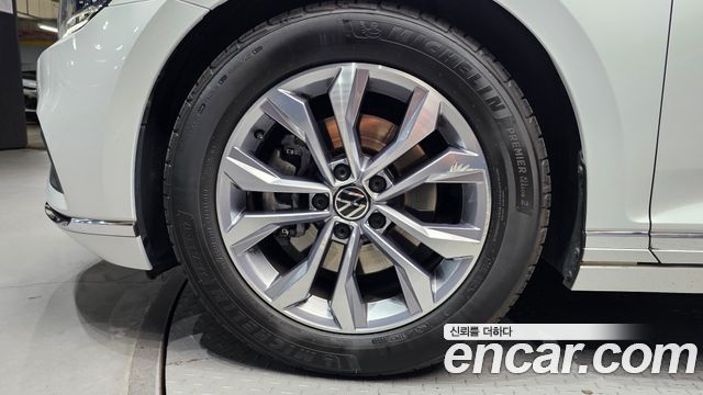 Volkswagen Passat GT (B8) 2.0 TDI Premium 2022 — фото 5