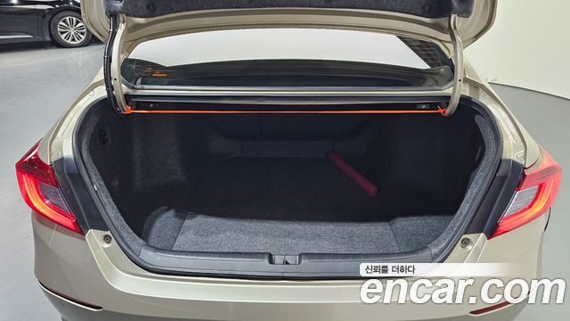 Honda Accord (X) 2.0 Hybrid EX-L 2018 — фото 20