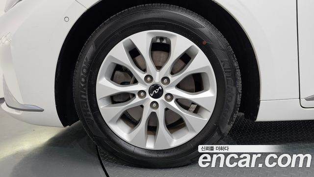 Kia K8 2.5 Gasoline 2WD Noblesse 2022 — фото 5
