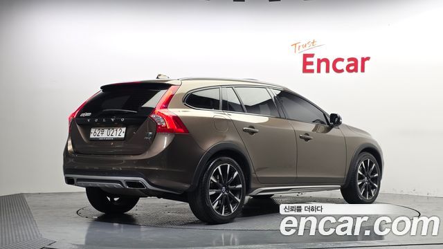 Volvo V60 Cross Country T5 AWD 2016 — фото 2