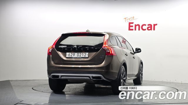 Volvo V60 Cross Country T5 AWD 2016 — фото 4