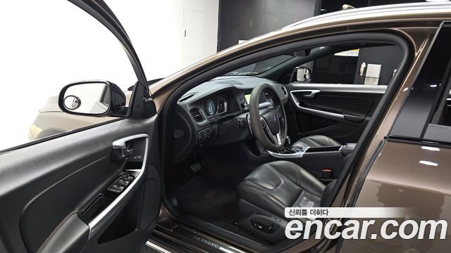Volvo V60 Cross Country T5 AWD 2016 — фото 10