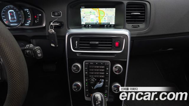 Volvo V60 Cross Country T5 AWD 2016 — фото 19
