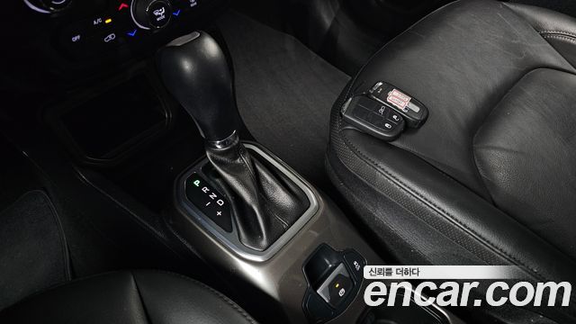 Jeep Renegade 2.4 Limited 2019 — фото 9