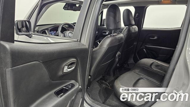 Jeep Renegade 2.4 Limited 2019 — фото 11