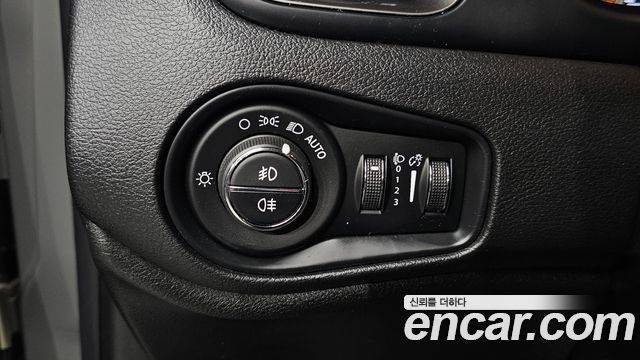 Jeep Renegade 2.4 Limited 2019 — фото 13