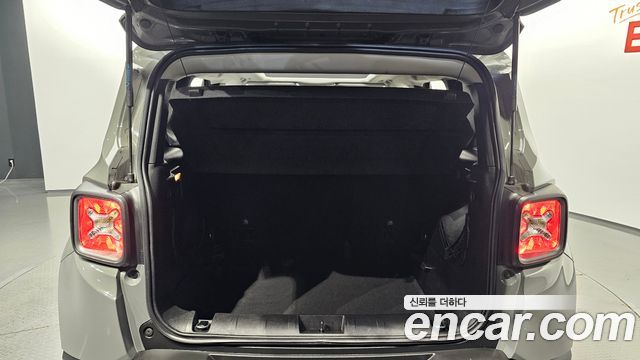 Jeep Renegade 2.4 Limited 2019 — фото 20
