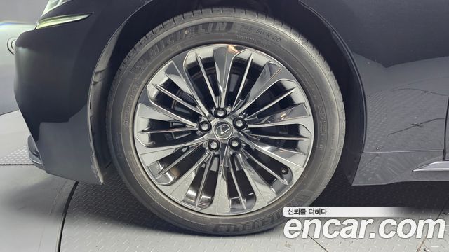 Lexus LS500h (V) 3.5 Platinum AWD 2018 — фото 5