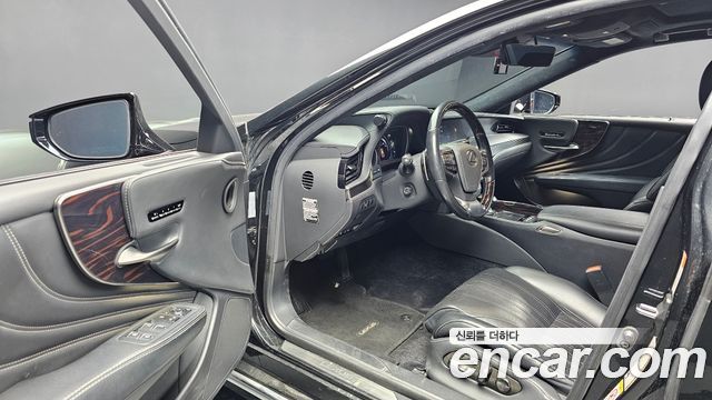 Lexus LS500h (V) 3.5 Platinum AWD 2018 — фото 10