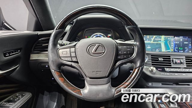 Lexus LS500h (V) 3.5 Platinum AWD 2018 — фото 14