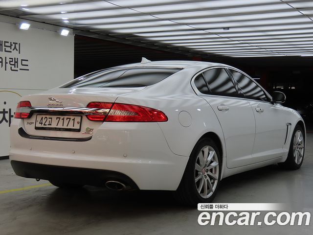 Jaguar XF 2.2D Premium X250 2015 — фото 3