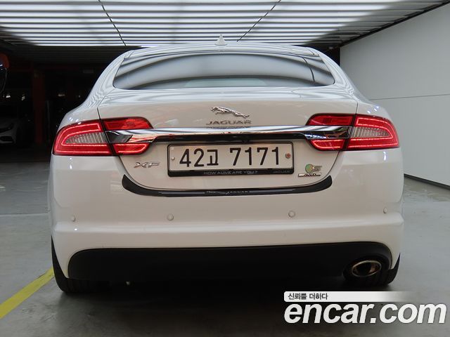 Jaguar XF 2.2D Premium X250 2015 — фото 4