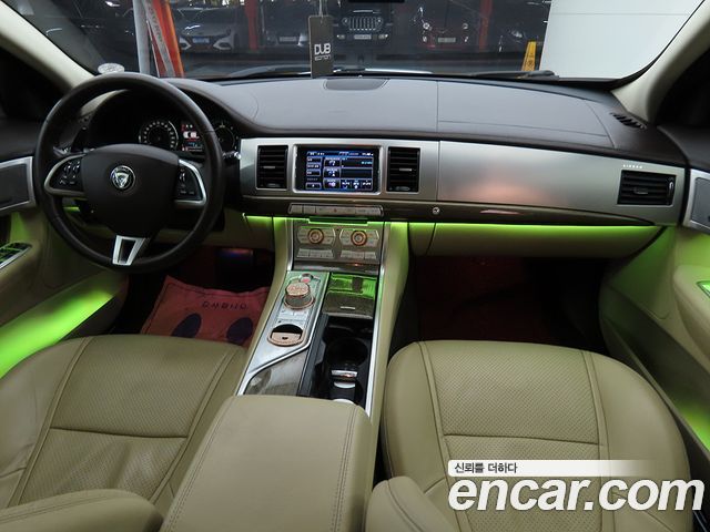 Jaguar XF 2.2D Premium X250 2015 — фото 6