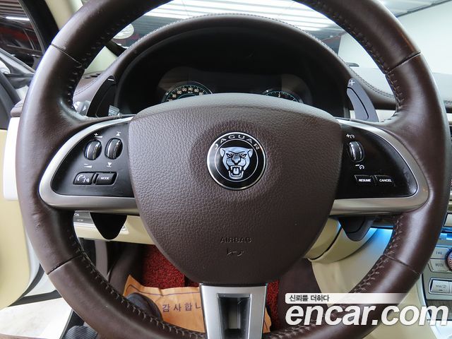 Jaguar XF 2.2D Premium X250 2015 — фото 9