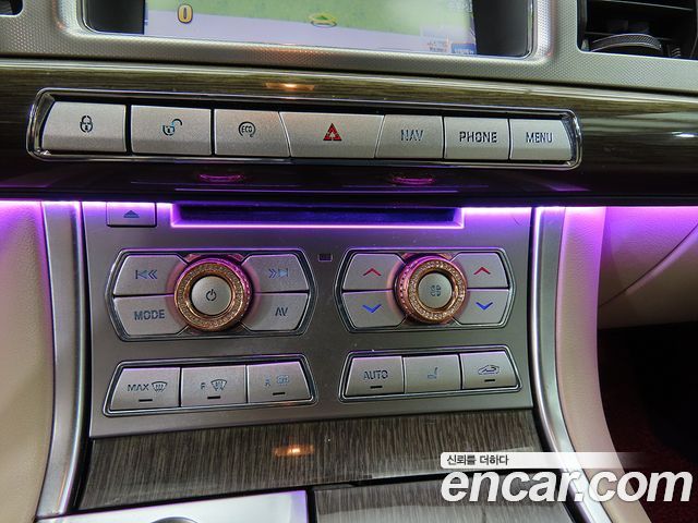 Jaguar XF 2.2D Premium X250 2015 — фото 17