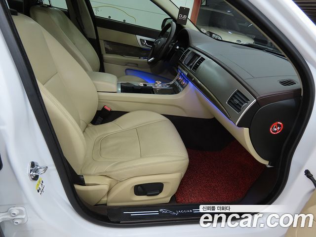 Jaguar XF 2.2D Premium X250 2015 — фото 20