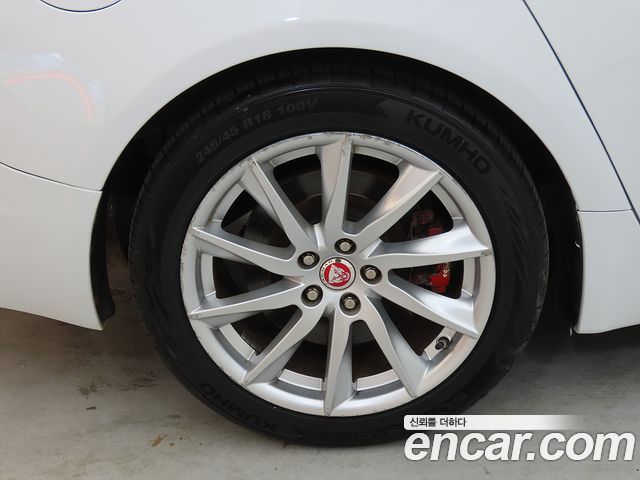 Jaguar XF 2.2D Premium X250 2015 — фото 24