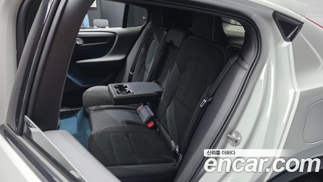 Volvo C40 Recharge Twin Ultimate 2023 — фото 12
