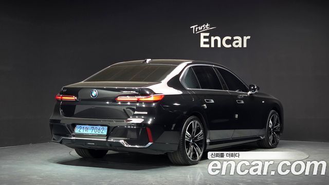 BMW i7 (G70) xDrive 60 M sport 2024 — фото 2