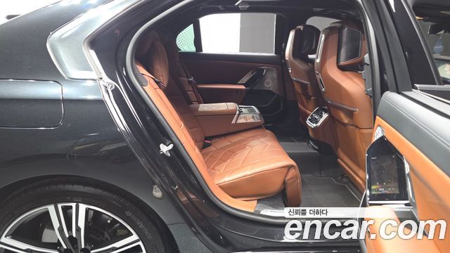 BMW i7 (G70) xDrive 60 M sport 2024 — фото 11