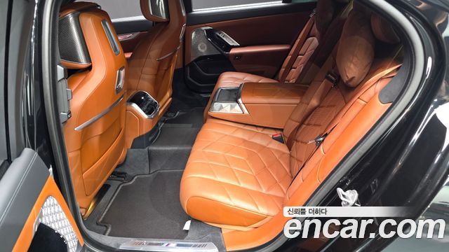 BMW i7 (G70) xDrive 60 M sport 2024 — фото 12