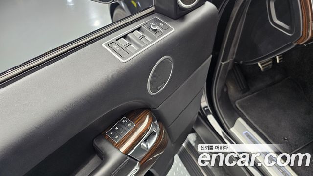 Land Rover Range Rover (IV) 5.0 SC Vogue SE LWB 2016 — фото 16