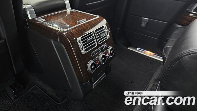 Land Rover Range Rover (IV) 5.0 SC Vogue SE LWB 2016 — фото 18