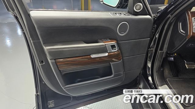 Land Rover Range Rover (IV) 5.0 SC Vogue SE LWB 2016 — фото 24
