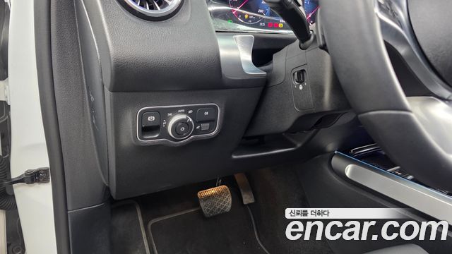 Mercedes-Benz GLB-Class (X247) GLB200 d 2024 — фото 16