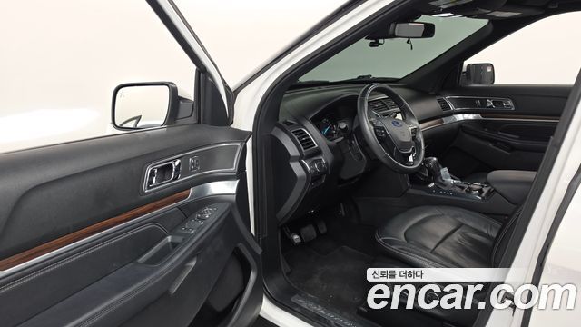 Ford Explorer 2.3 Limited 4WD 5th 2018 — фото 10