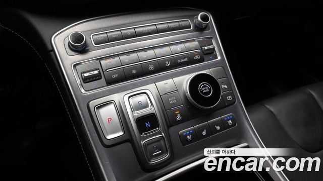 Hyundai Santa Fe Diesel 2.2 2WD Calligraphy 2021 — фото 9