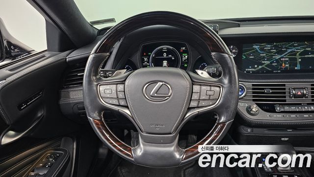 Lexus LS500h (V) 3.5 Platinum AWD 2018 — фото 15