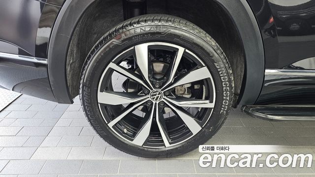 Volkswagen Atlas 2.0 TSI R-LINE 7-Seater 2025 — фото 5