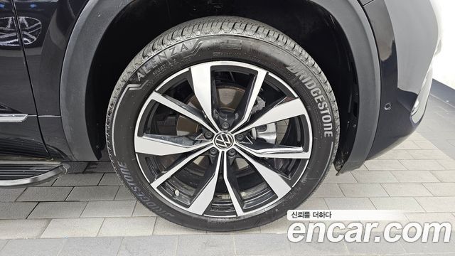 Volkswagen Atlas 2.0 TSI R-LINE 7-Seater 2025 — фото 21