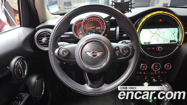 MINI Cooper 5Door HIGH 3rd 2017 — фото 13