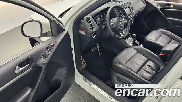 Volkswagen Tiguan 2.0 TDI R-Line 5N 2014 — фото 10