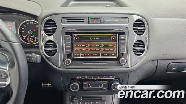 Volkswagen Tiguan 2.0 TDI R-Line 5N 2014 — фото 17